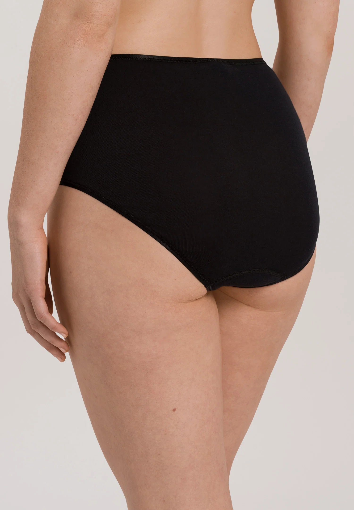 Hanro Cotton Seamless Full Brief Panty