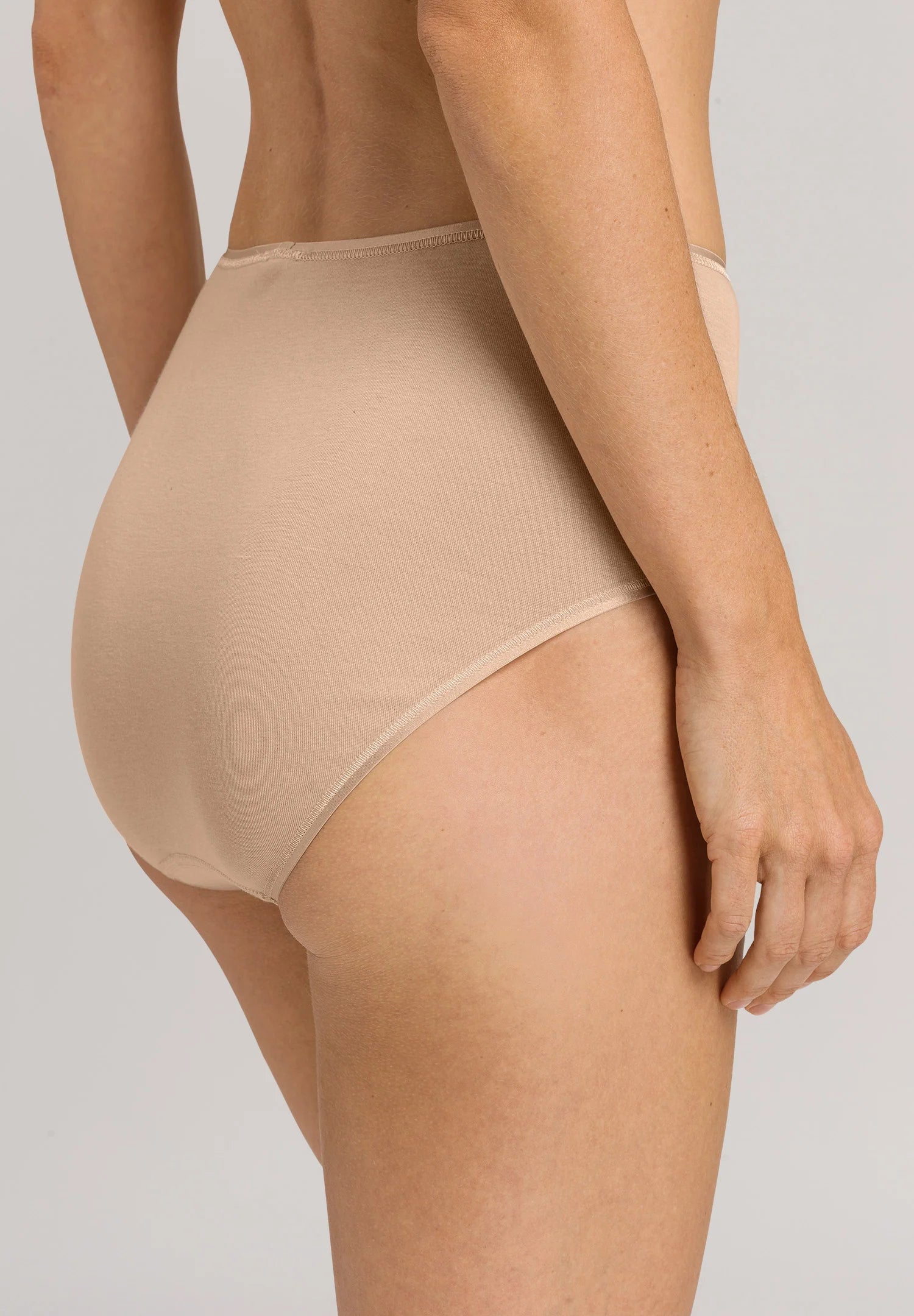 Hanro Cotton Seamless Full Brief Panty