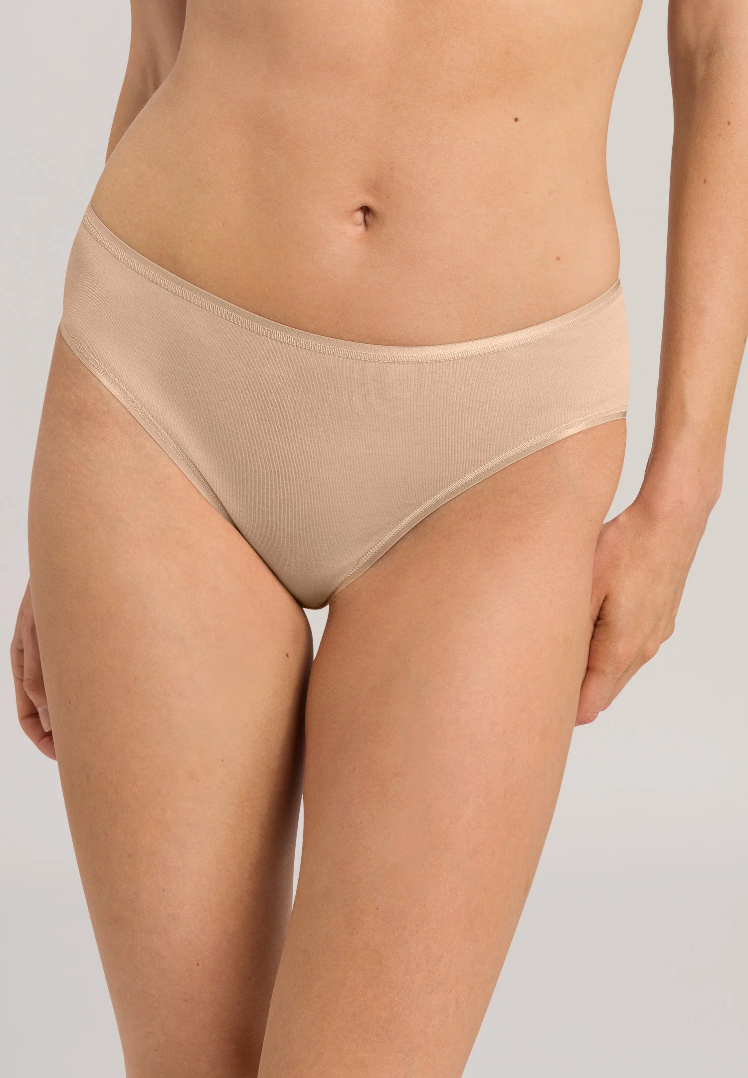 Hanro Cotton Seamless Hi-cut Full Brief