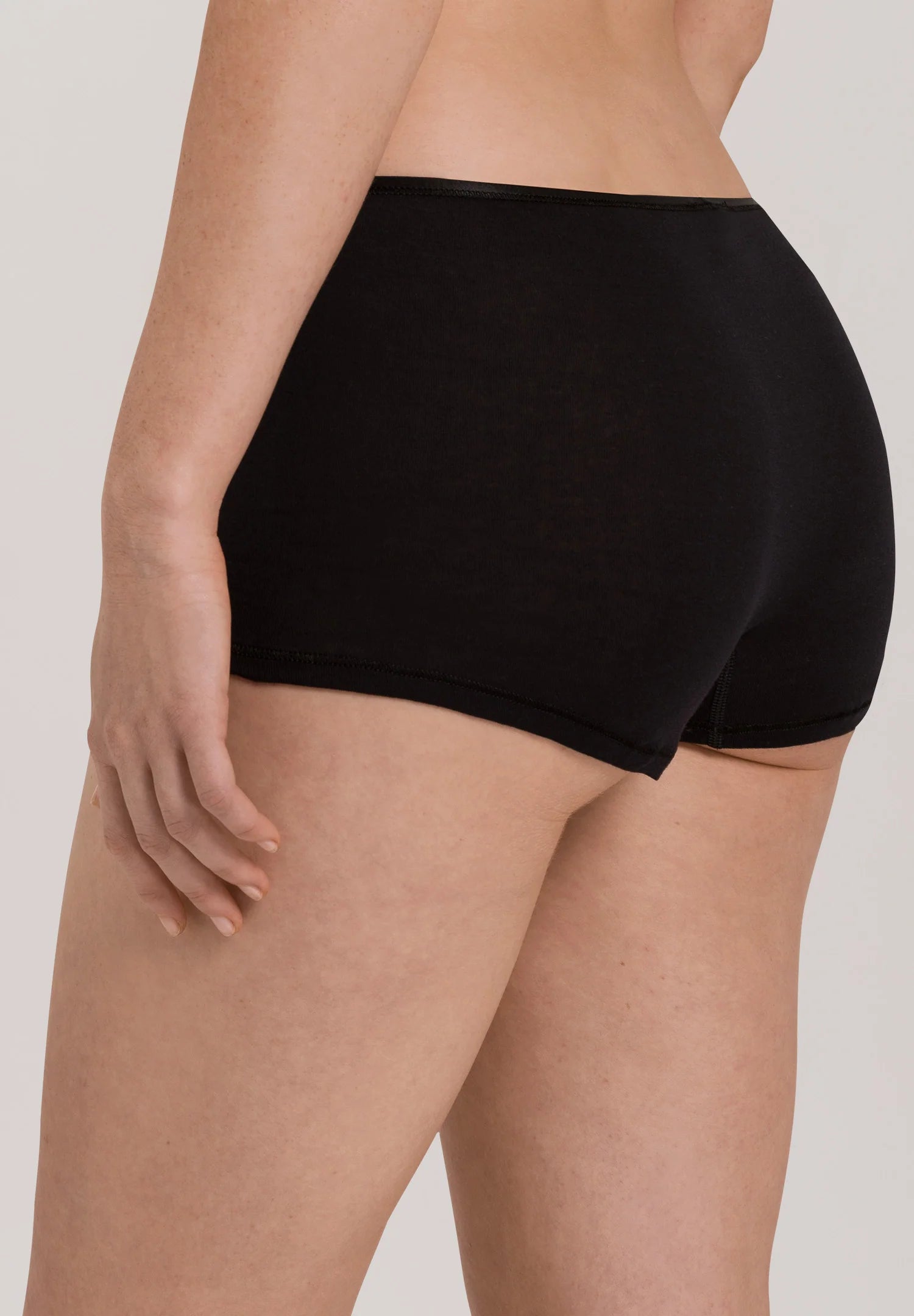 Hanro Cotton Seamless Boyleg Panty