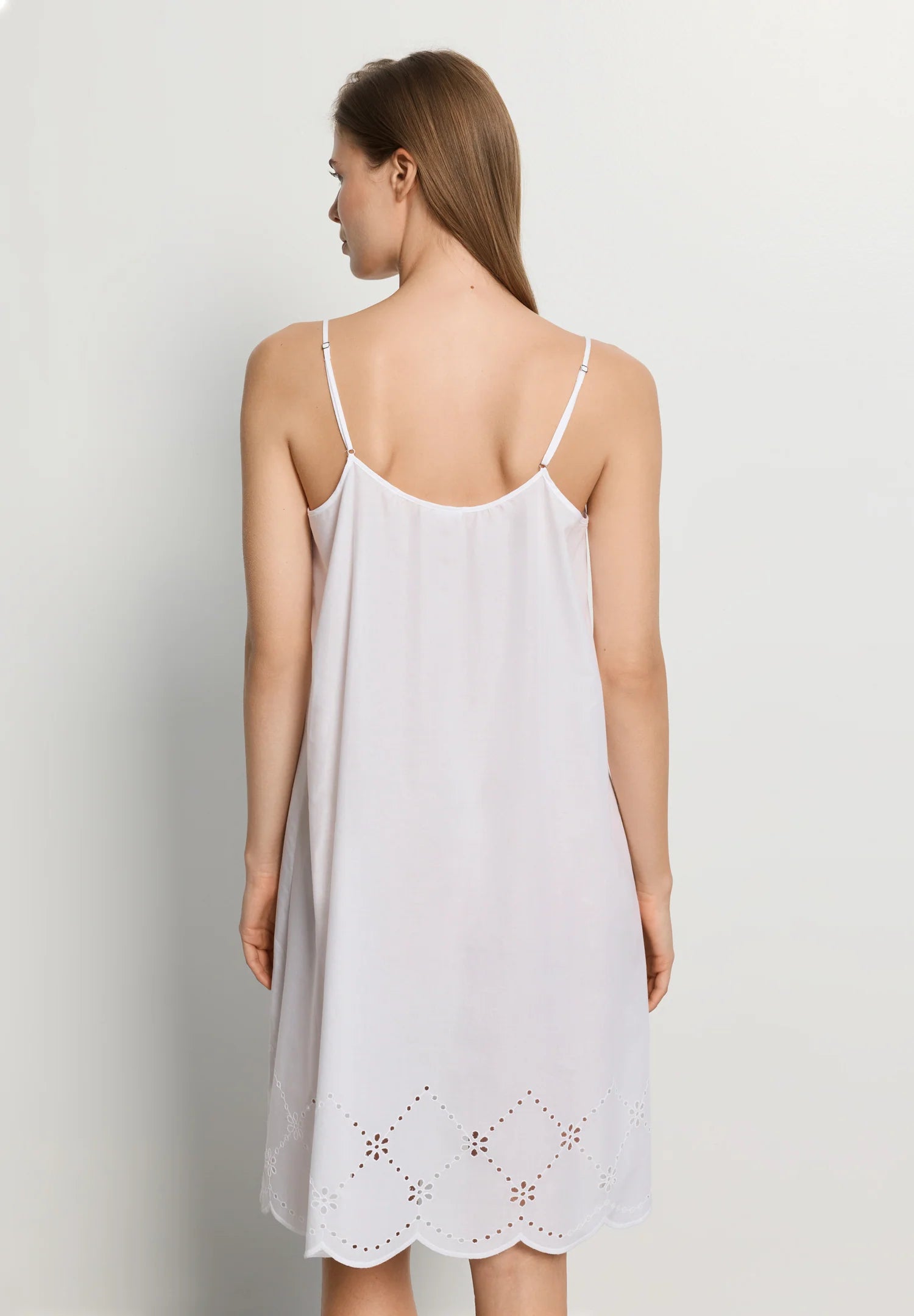 Hanro Lumi Scalloped Cotton Chemise