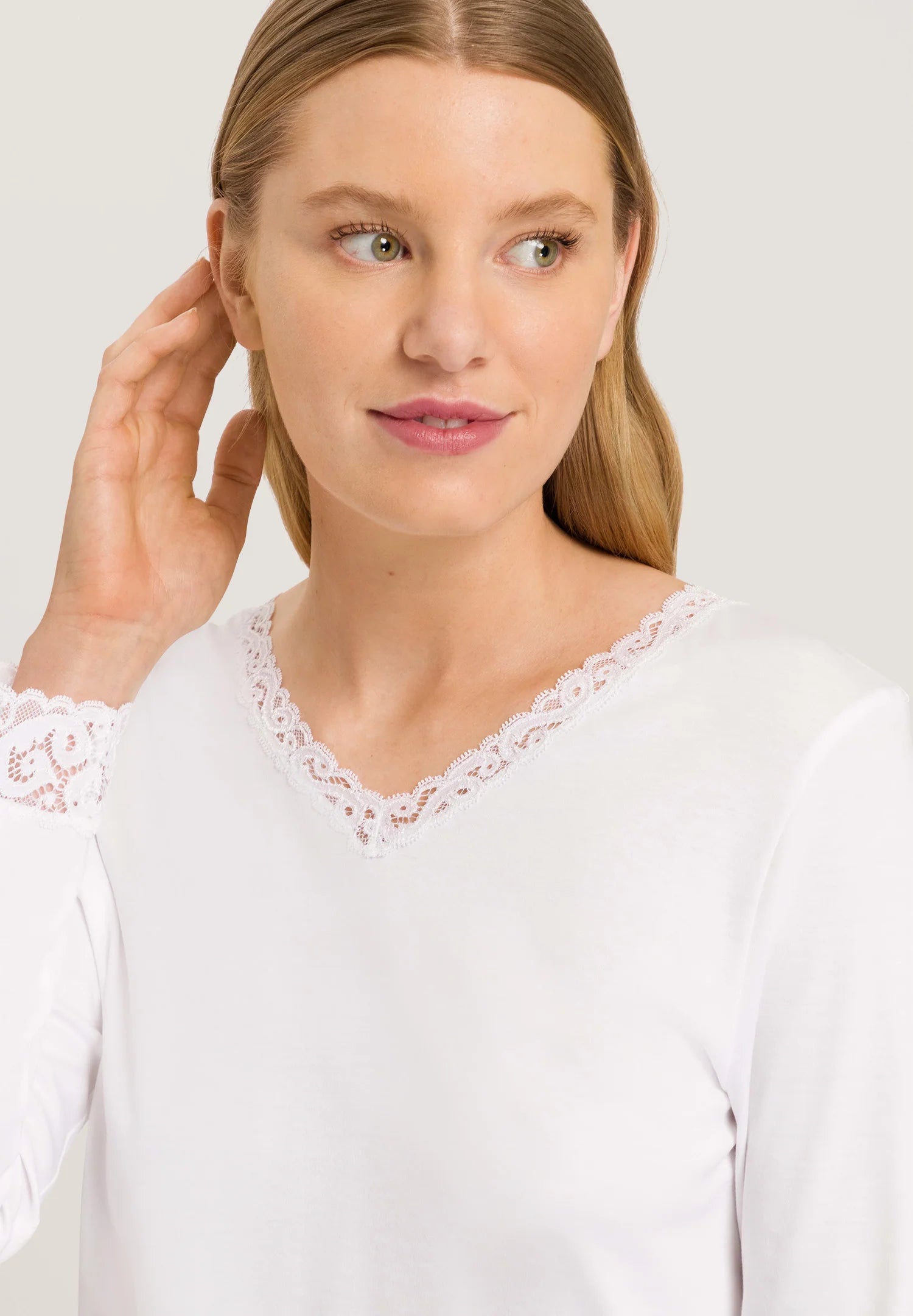 Feminine lace detailed long sleeve pajamas