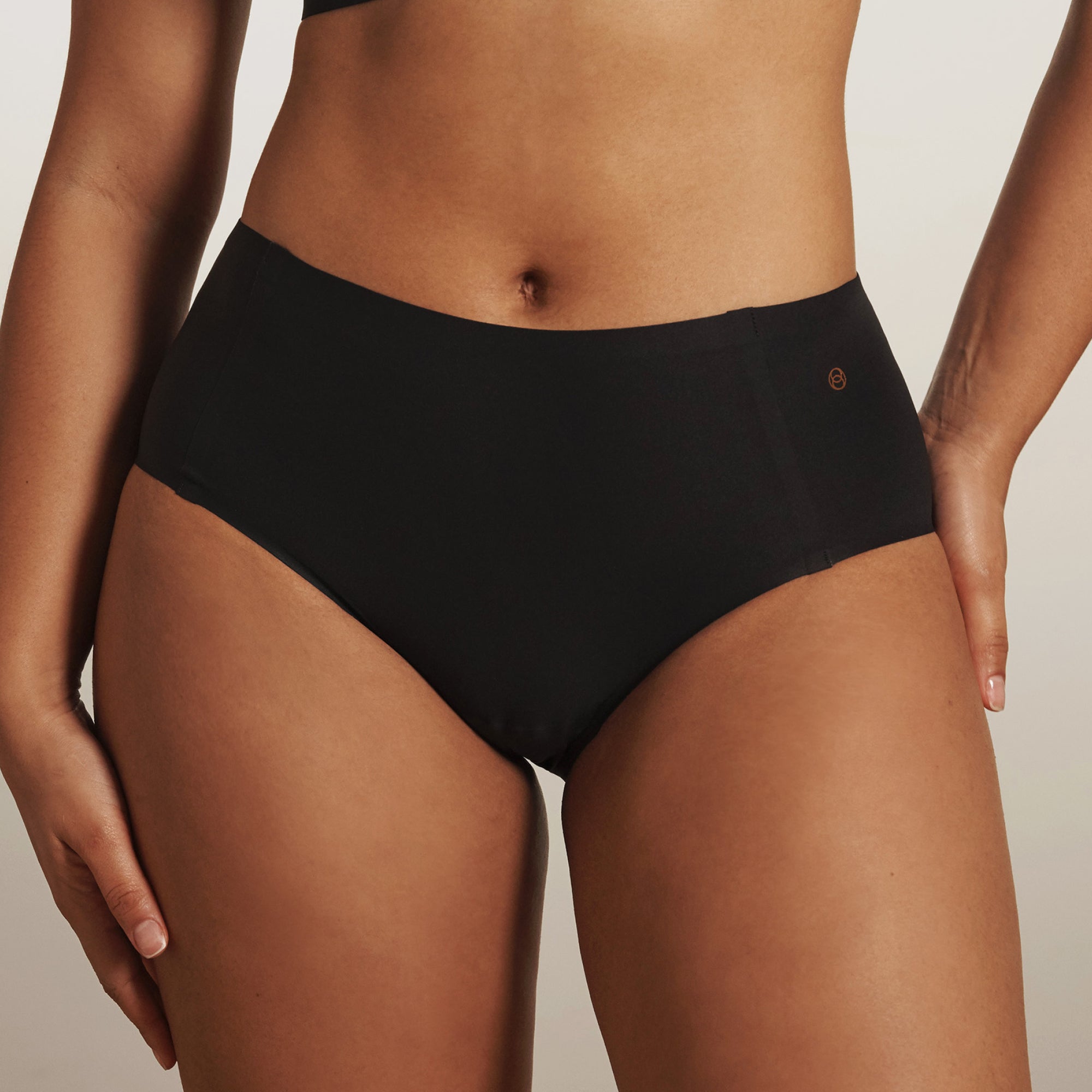 Seamless no-show high-waist bikini underwear