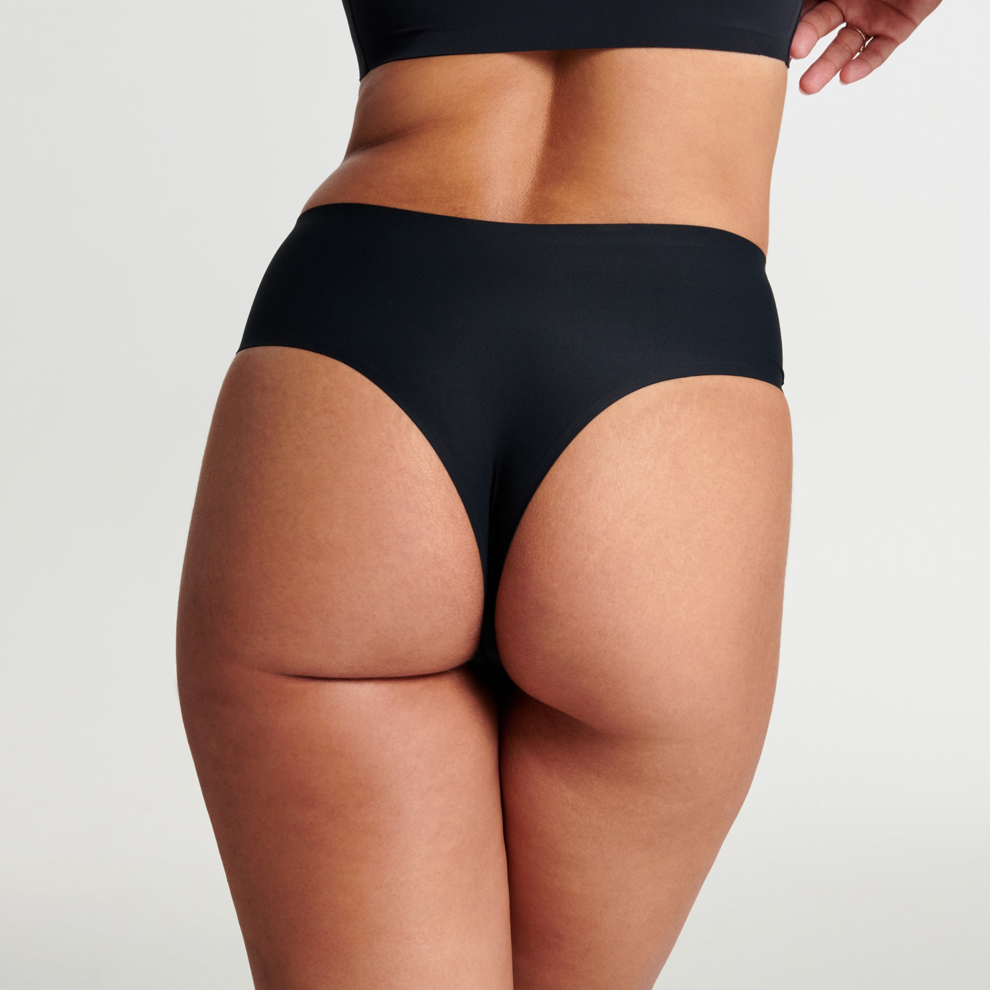 Seamless no-show high waist thong