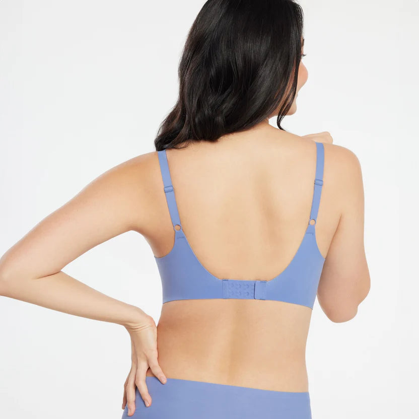 Adjustable strap plunge bra