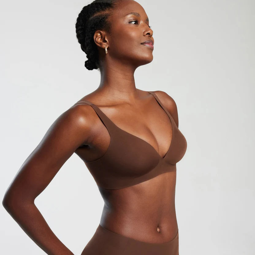 Soft seamless plunge bra