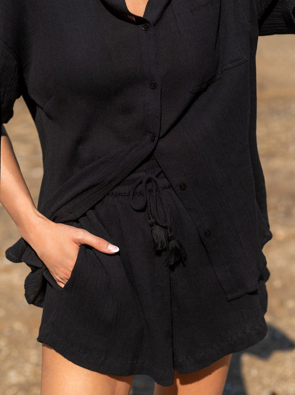 Black Vicki shorts with side seam pockets