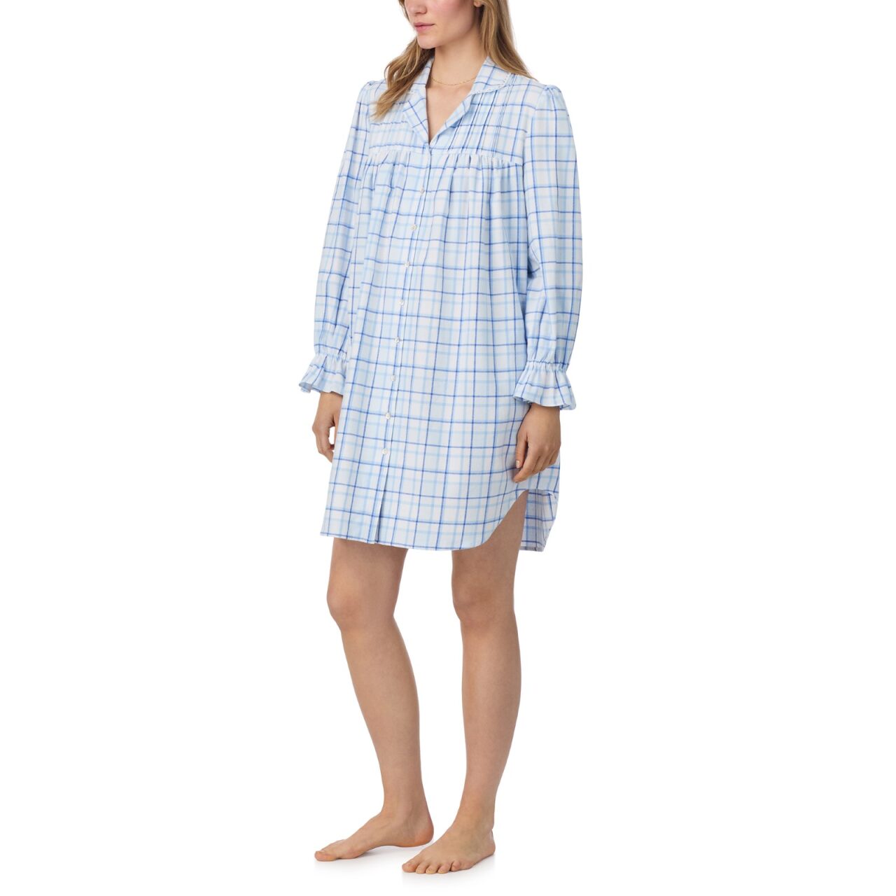 Long sleeves with roll-tab cuffs for adjustable comfort
