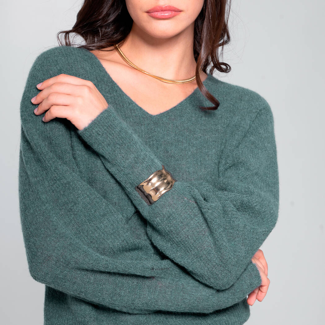 V-neck fluffy knit pullover