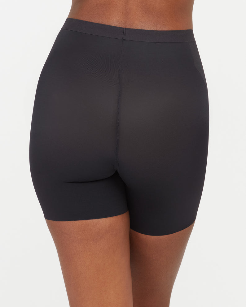 Targeted shaping girlshort to smooth hips and waist