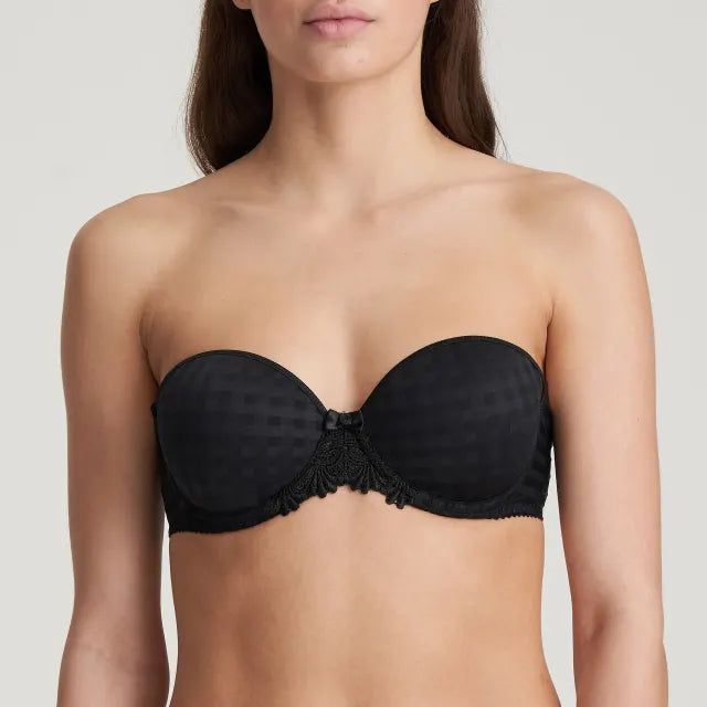 Strapless bra with smooth padded cups