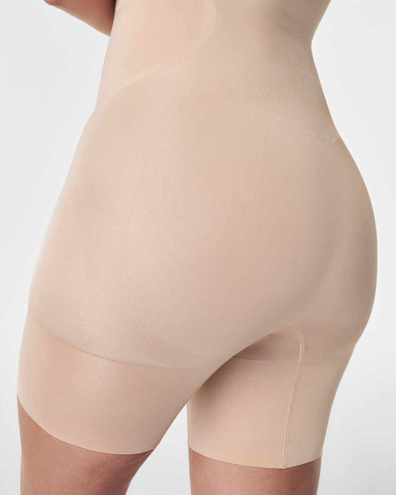 Invisible leg openings for a seamless look