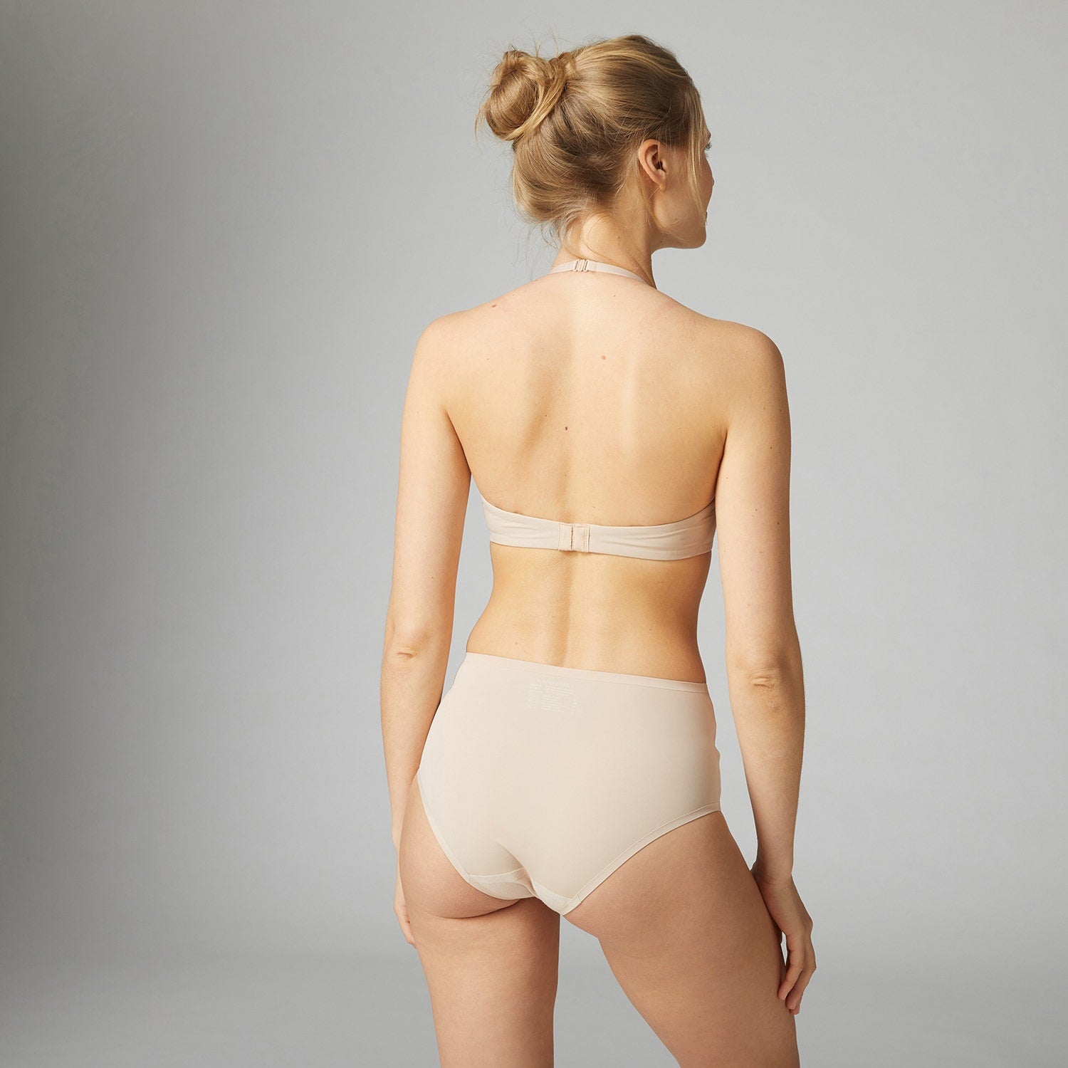 Multi adjustable non-moulded bra