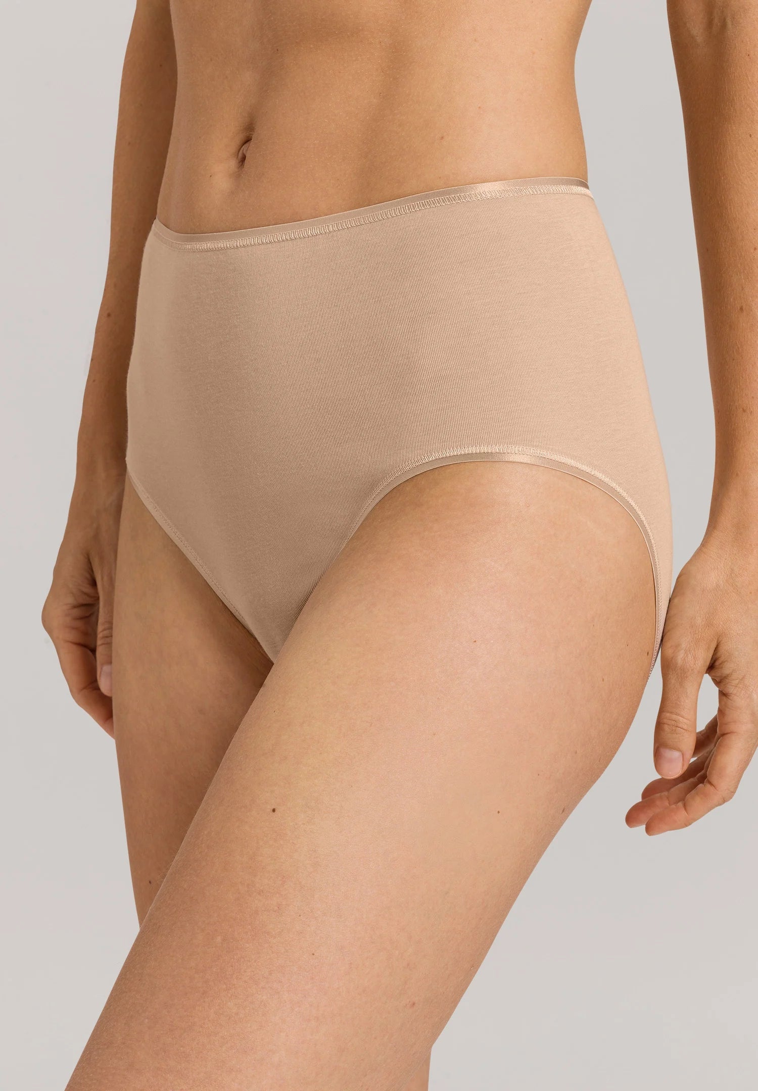 Hanro Cotton Seamless Full Brief Panty