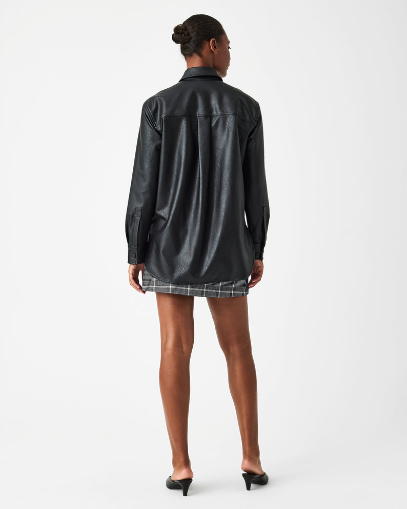 Effortless mix of edgy style and casual chic