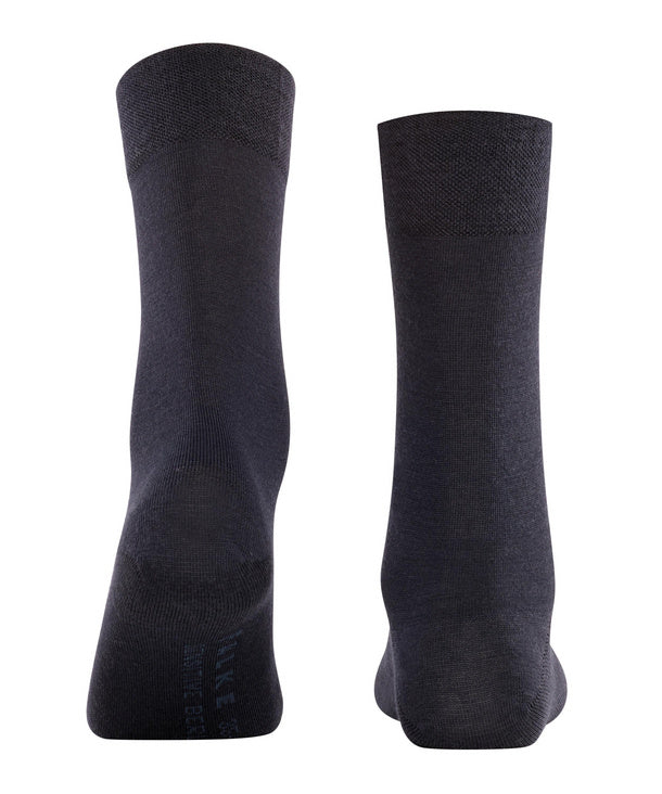 Very flat seams and the anatomical FALKE fit Socks