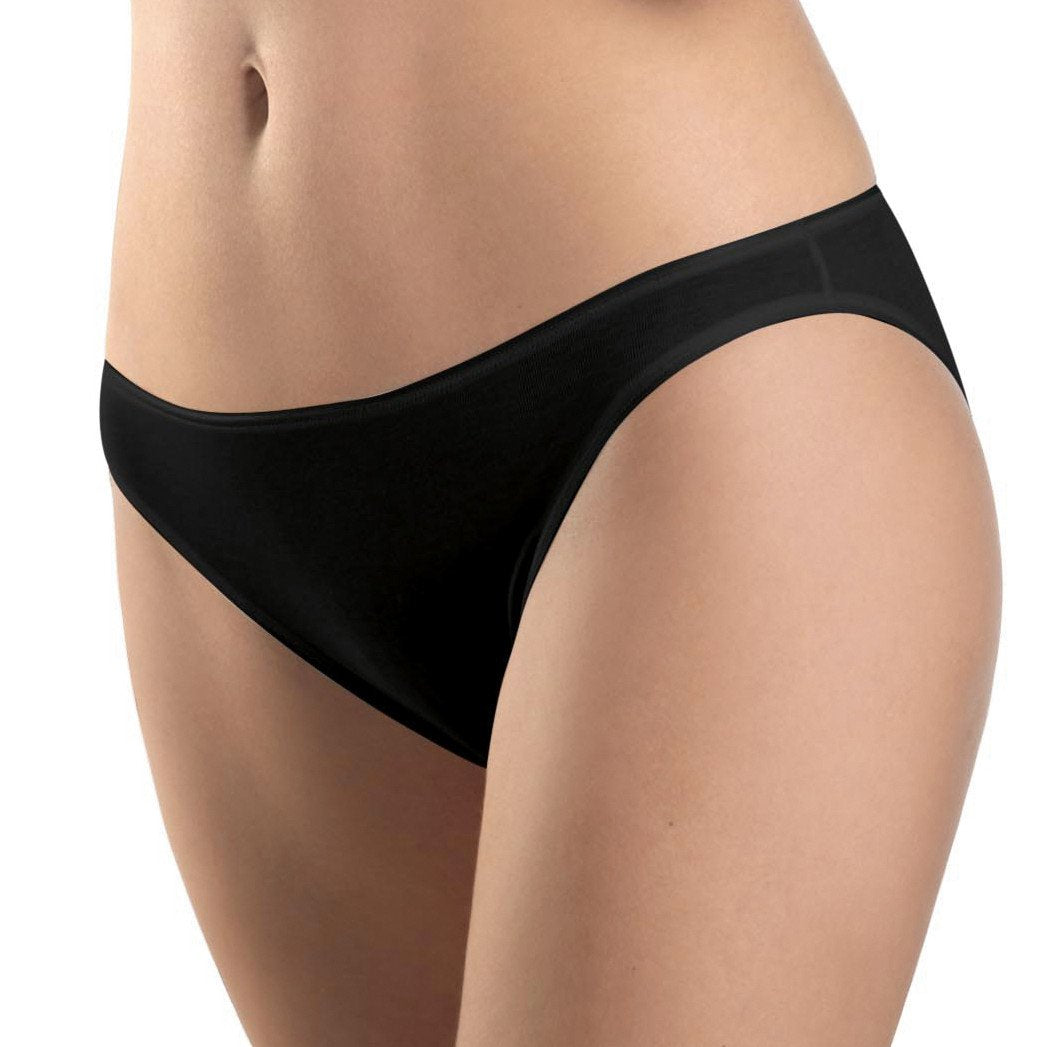 Hi Cut Full Brief in colour black from the Cotton Seamless collection by  HANRO.