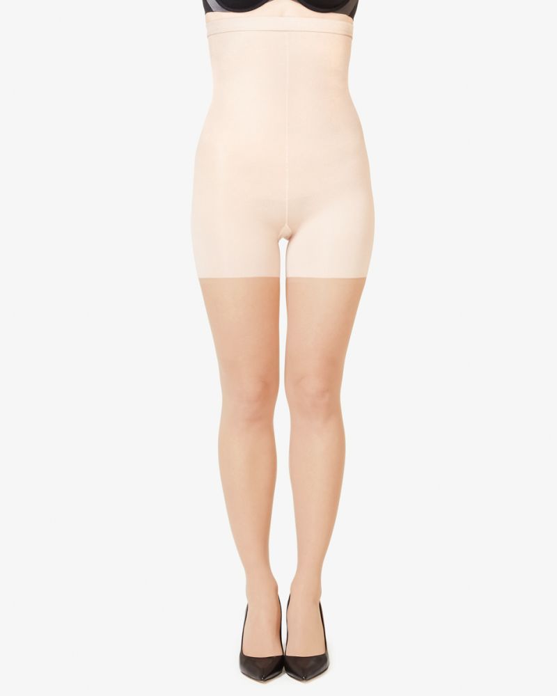 Built-in shaper with comfortable yarns sheers