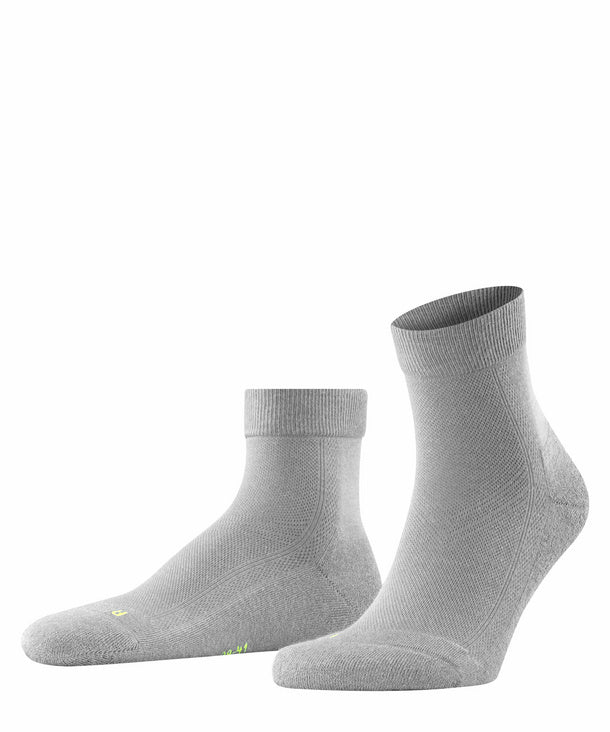 Sporty socks in a cooling functional thread
