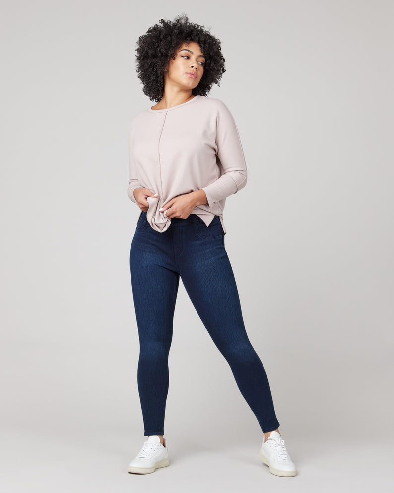 Faux-front pockets and functional back pockets Legging