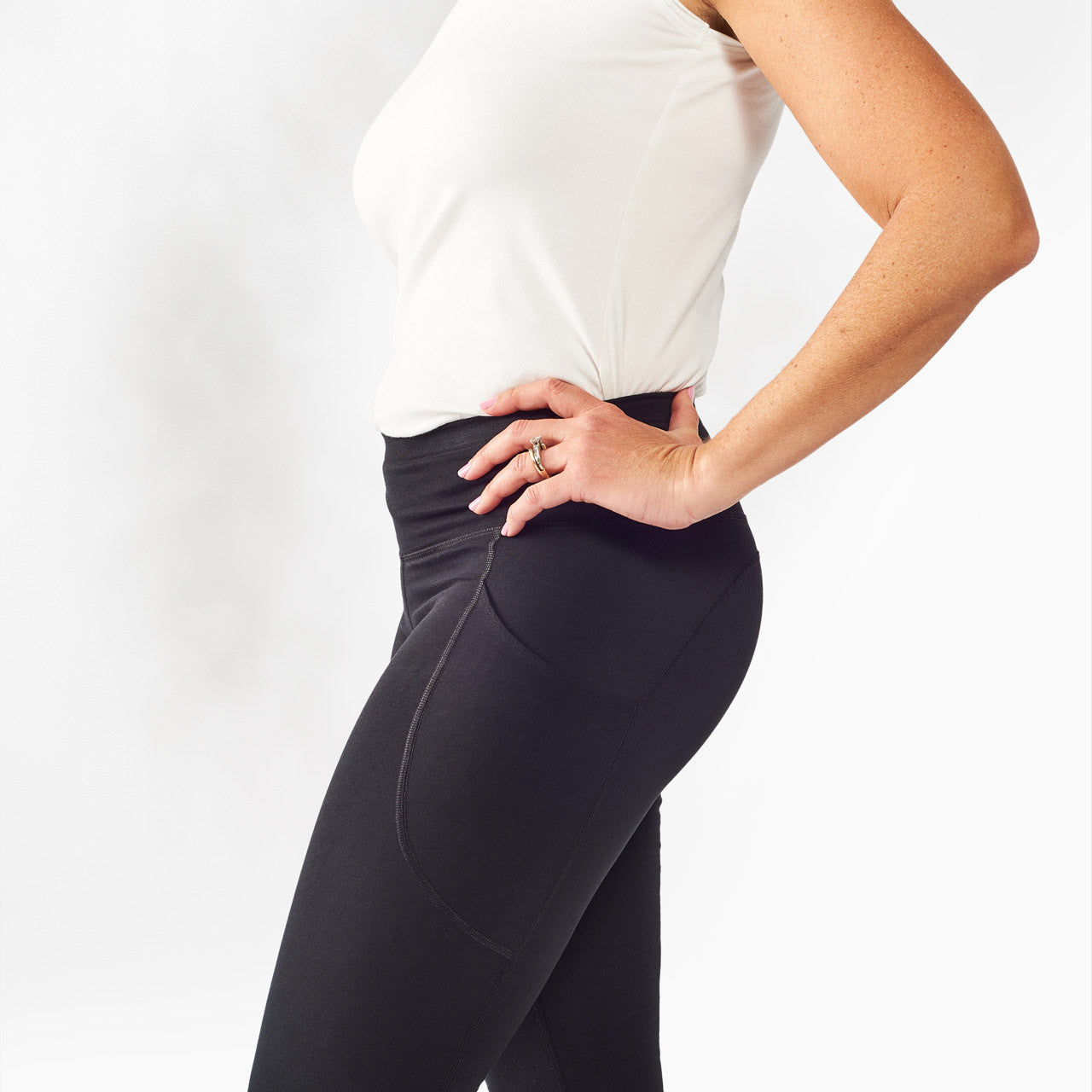 Snug form-fitting support with wide waistband Leggings