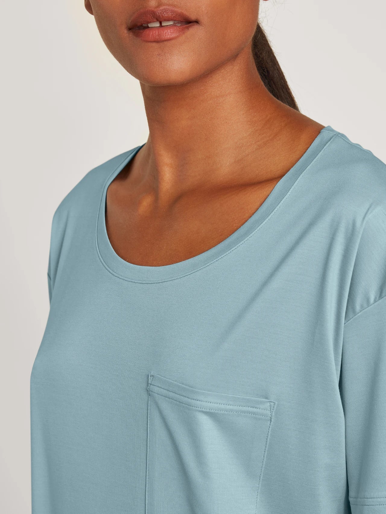 Round neckline and breast pockets shirt