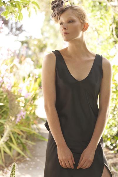Farr West Essentials Reversible V-Neck Cami Small Blk (4614146097217)