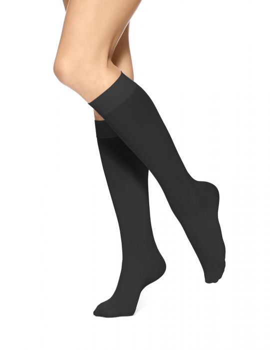 HUE Soft Opaque Knee High Black 1